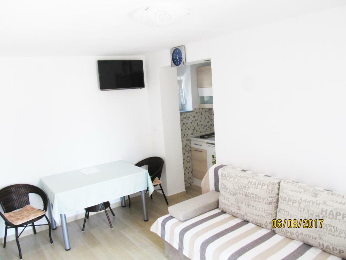 Apartmani Mala Sirena Maslenica Eksteriør bilde