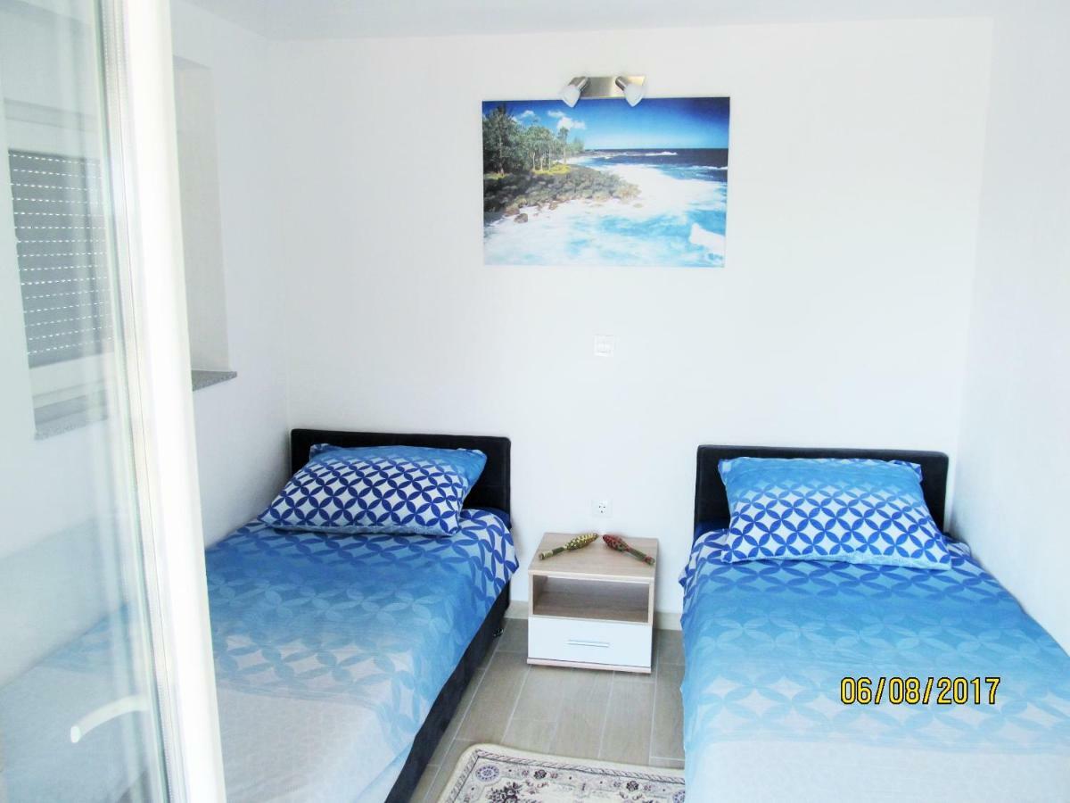 Apartmani Mala Sirena Maslenica Eksteriør bilde