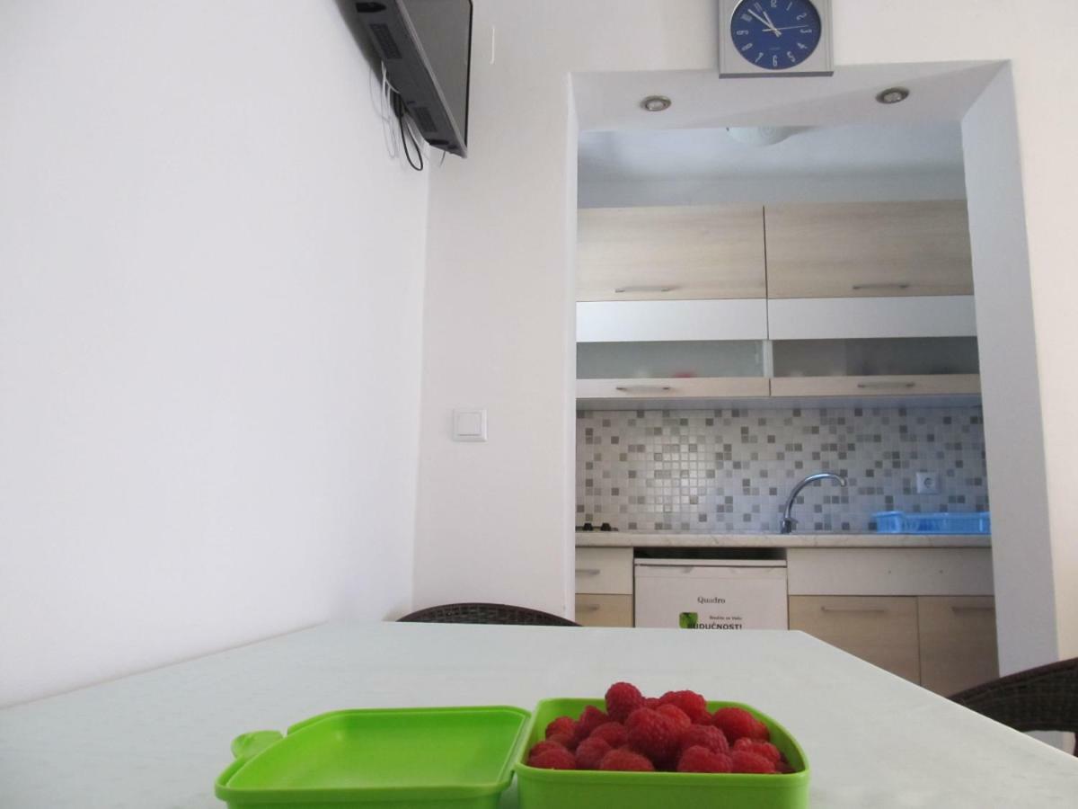 Apartmani Mala Sirena Maslenica Eksteriør bilde