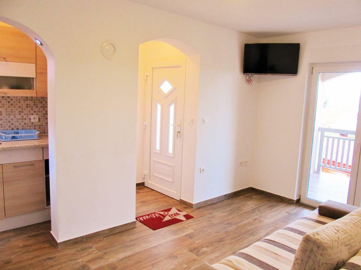 Apartmani Mala Sirena Maslenica Eksteriør bilde