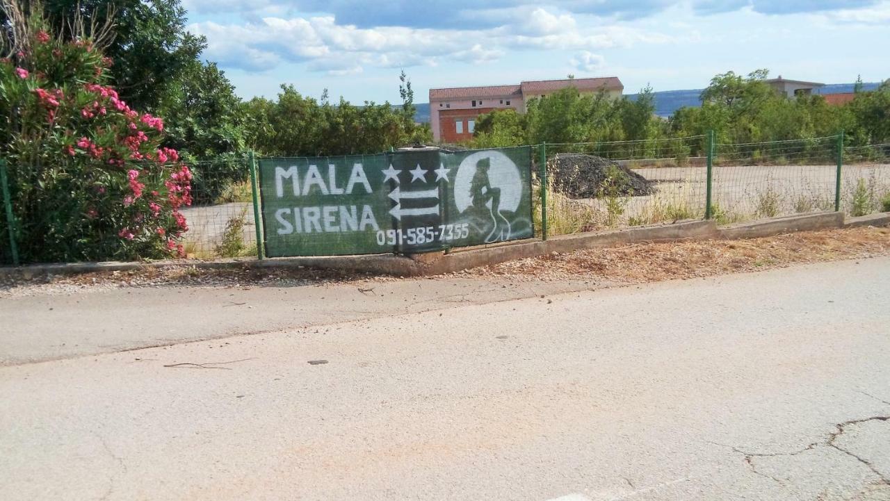 Apartmani Mala Sirena Maslenica Eksteriør bilde